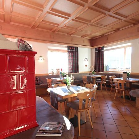 Hotel Alla Rocca Варена Екстериор снимка