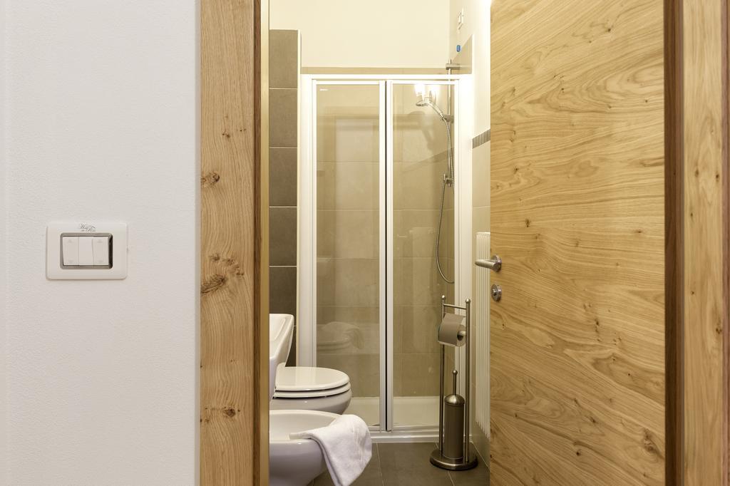 Hotel Alla Rocca Варена Стая снимка
