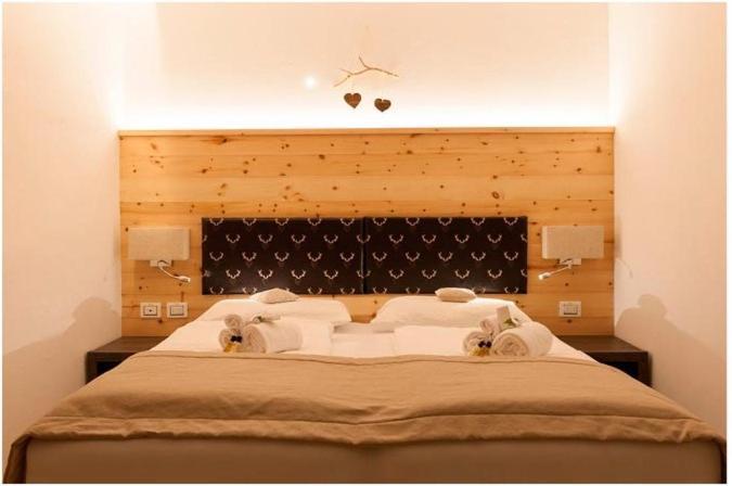 Hotel Alla Rocca Варена Екстериор снимка